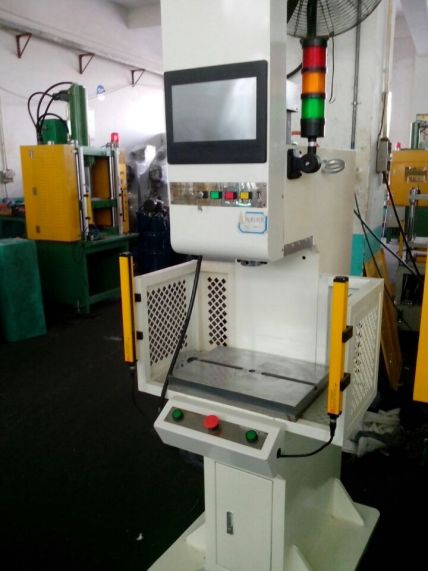 數(shù)控壓裝機|數(shù)控壓力機