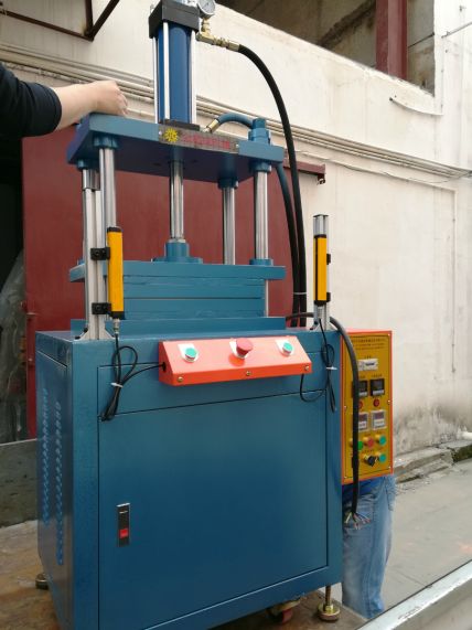 FPC熱壓機(jī)|電磁屏弊膜熱壓機(jī)|鋅鋁合金壓鑄件校形熱壓機(jī)